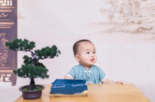 潍坊怀孕肚子中间凹两边凸